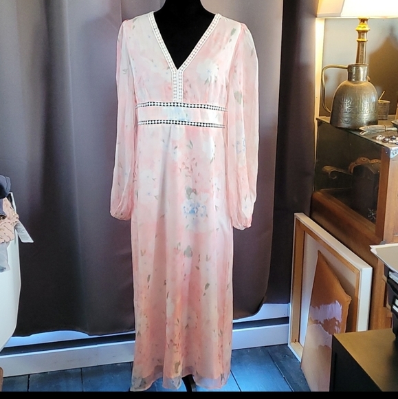 BNWT V Neck Chiffon Midi dress - Picture 3 of 7